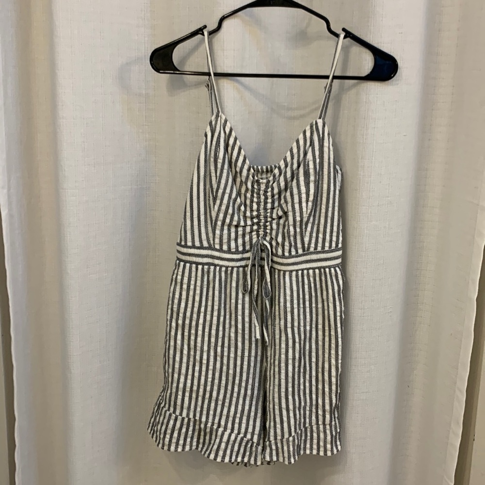 American Eagle Beachy Romper - Small